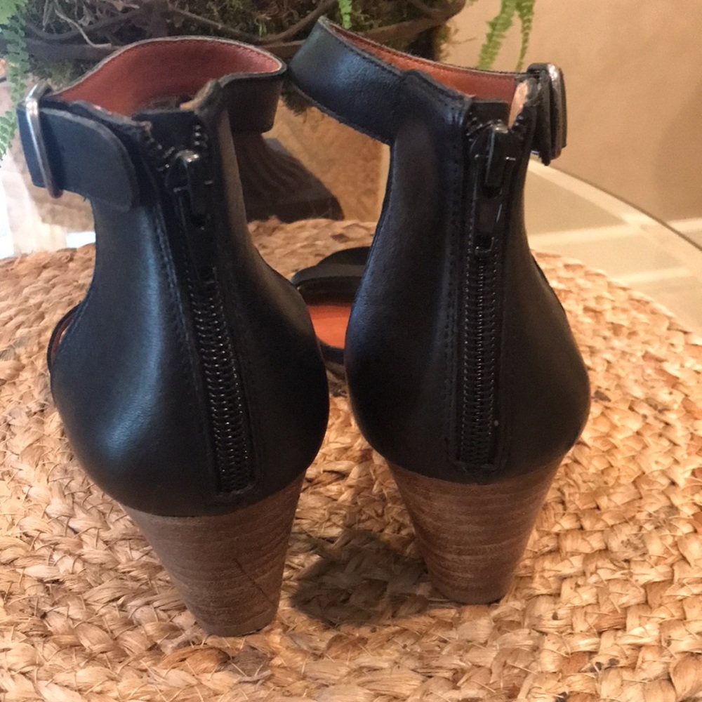 COPY - Lucky Brand Leather Zipper back sandals - Picture 3 of 6